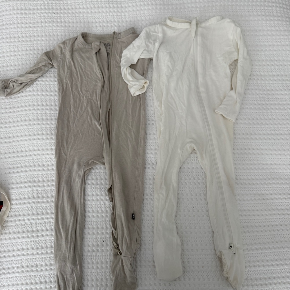 Kyte baby Neutral Beige and Cream Baby Zipper Footed Pajamas (2)